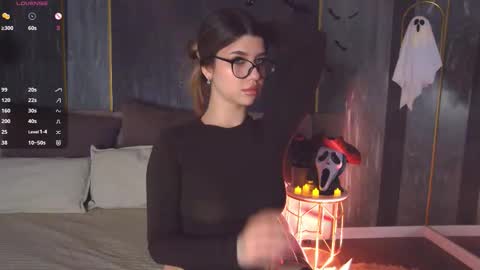 Snapshot of sara_lewiis chatting on 28, 10, 2025 Sara online show from 28, 10, 2025