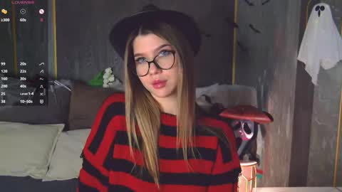 Snapshot of sara_lewiis chatting on 31, 10, 2025 Sara online show from 31, 10, 2025