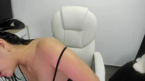 sarah  LIZCANO....... online show from 19, 2, 2025