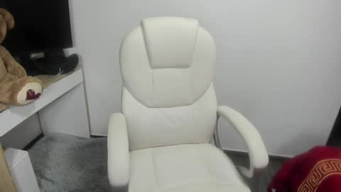 sarah  LIZCANO....... online show from 27, 2, 2025