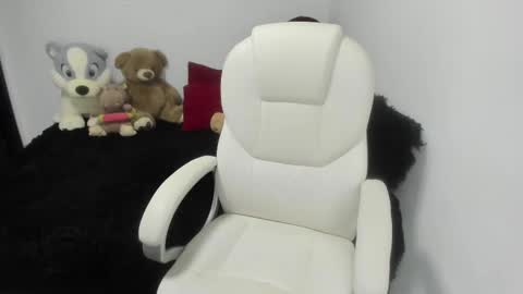 sarah  LIZCANO....... online show from 4, 3, 2025