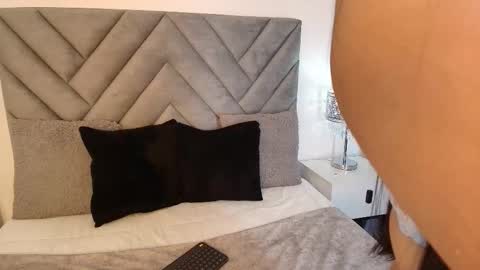 sara_owens7 online show from 22, 10, 2025