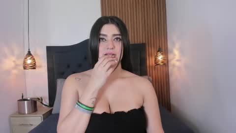 Snapshot of sara_stone17 chatting on 17, 9, 2025  -  online show from 17, 9, 2025