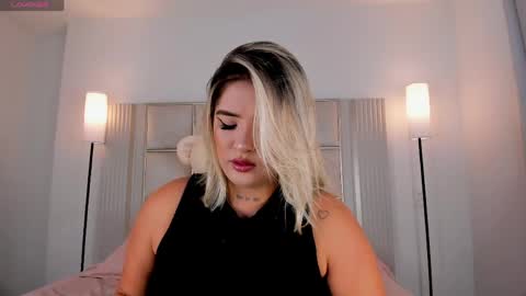 Snapshot of saraa_milleer chatting on 11, 5, 2026 Sara Miller online show from 11, 5, 2026