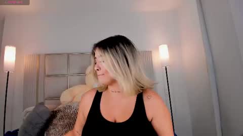 Snapshot of saraa_milleer chatting on 16, 6, 2026 Sara Miller online show from 16, 6, 2026