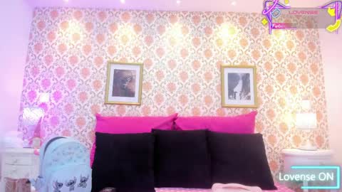SaraAvila  online show from 31, 5, 2026