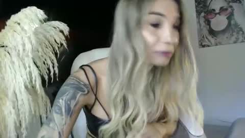 Snapshot of saragoddesshot chatting on 20, 10, 2025 CALL ME LOVE SARITA online show from 20, 10, 2025