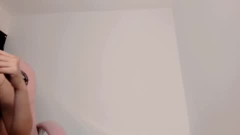 Snapshot of sarah_angelll chatting on 3, 12, 2025 sarah online show from 3, 12, 2025