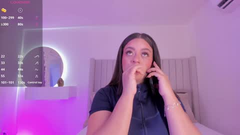 Sarah Bonneth online show from 5, 2, 2025