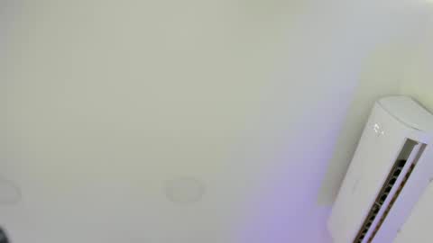 Sarah Bonneth online show from 9, 9, 2025