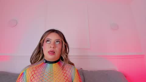 Sarah Bonneth online show from 7, 4, 2026