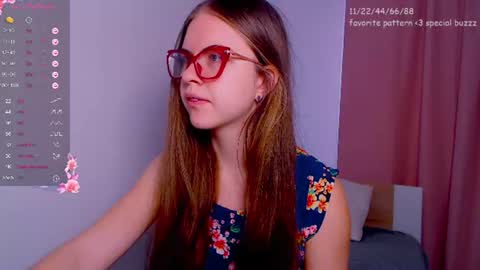 Snapshot of sarah_hs chatting on 8, 7, 2026 Sarah online show from 8, 7, 2026
