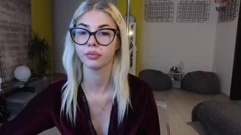 Snapshot of sarahcamsx chatting on 17, 6, 2026 sarahcamsx online show from 17, 6, 2026