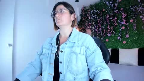 Sarah Deyvis online show from 1, 12, 2025