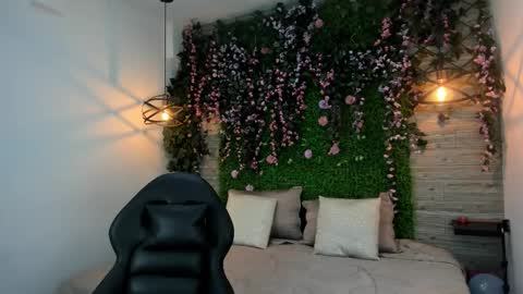 Sarah Deyvis online show from 17, 12, 2025