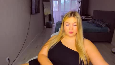 Snapshot of sarahmils chatting on 11, 5, 2026 Sarah online show from 11, 5, 2026