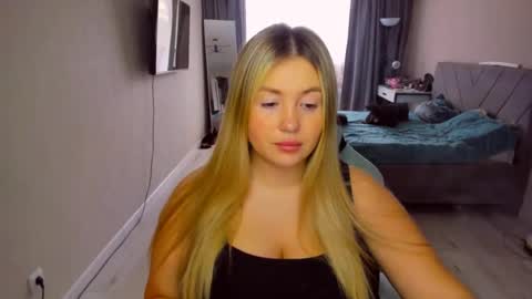 Snapshot of sarahmils chatting on 17, 6, 2026 Sarah online show from 17, 6, 2026