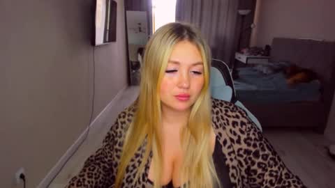 Snapshot of sarahmils chatting on 18, 6, 2026 Sarah online show from 18, 6, 2026