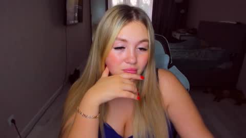 Snapshot of sarahmils chatting on 26, 6, 2026 Sarah online show from 26, 6, 2026
