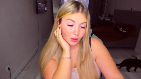 Snapshot of sarahmils chatting on 30, 6, 2026 Sarah online show from 30, 6, 2026