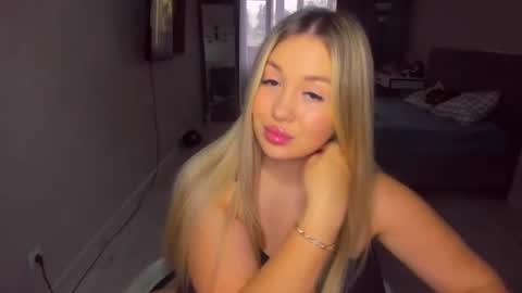 Snapshot of sarahmils chatting on 13, 7, 2026 Sarah online show from 13, 7, 2026