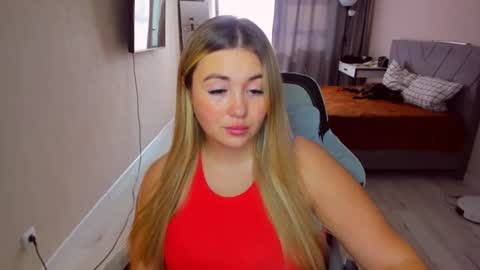 Snapshot of sarahmils chatting on 5, 8, 2026 Sarah online show from 5, 8, 2026