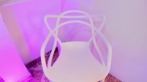 Sarahnovoa  online show from 9, 11, 2025