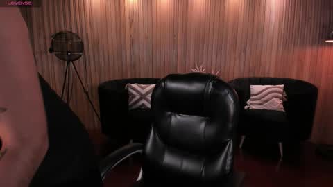 Sarah  independent model online show from 4, 11, 2025