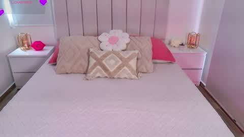 Sara jones   online show from 11, 4, 2026