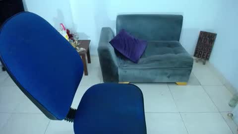 Saraloves online show from 11, 11, 2025