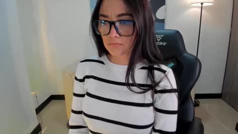 I am Sara  online show from 18, 12, 2025