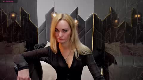 Snapshot of sarasubtlety chatting on 19, 9, 2025 Sara online show from 19, 9, 2025