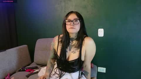 Sara Herrera online show from 9, 6, 2026