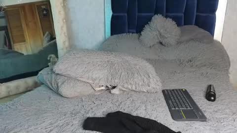 Sara W online show from 1, 1, 2025