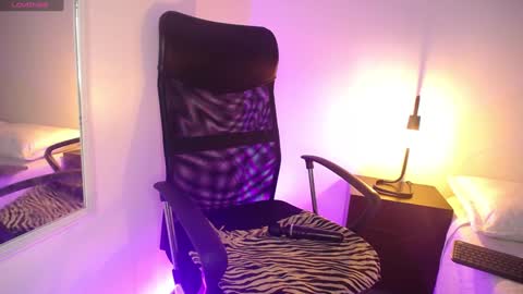 Sasha Brattz online show from 5, 1, 2025