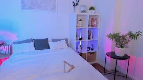 Sasha Miro online show from 1, 1, 2025