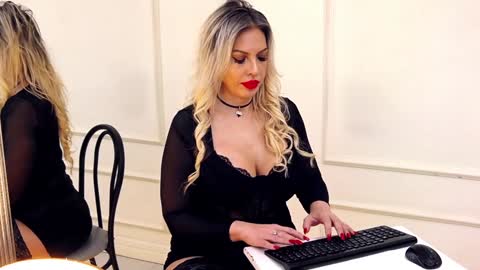 Snapshot of sashavaughn chatting on 12, 1, 2025 Sasha online show from 12, 1, 2025