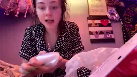 Snapshot of sassyseductive chatting on 30, 4, 2026 sassyseductive online show from 30, 4, 2026