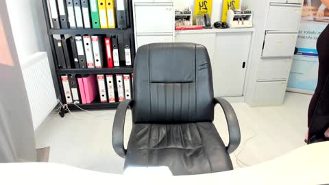 sassytiff online show from 23, 9, 2025