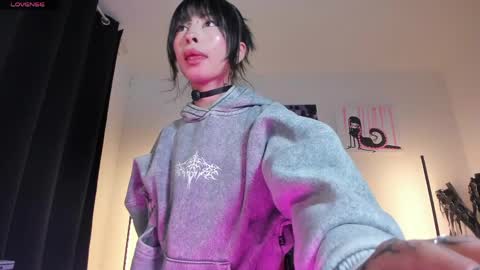    im expecting 300 thumbs up on my altar online show from 2, 4, 2026