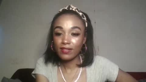 Snapshot of saucy_shanice chatting on 27, 6, 2026 Shaniiice online show from 27, 6, 2026