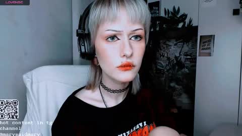 pronoun she. name Mary. age 21. online show from 27, 9, 2025
