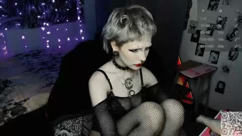 pronoun she. name Mary. age 21. online show from 25, 4, 2026