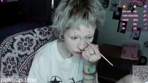 Snapshot of say_mary chatting on 19, 5, 2026 pronoun she. name Mary. age 21. online show from 19, 5, 2026