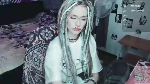Snapshot of say_mary chatting on 15, 6, 2026 pronoun she. name Mary. age 21. online show from 15, 6, 2026