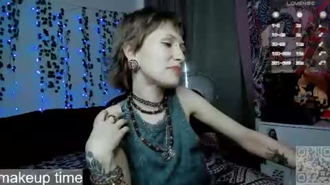 Snapshot of say_mary chatting on 27, 6, 2026 pronoun she. name Mary. age 21. online show from 27, 6, 2026