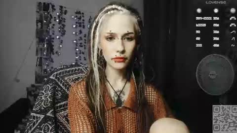 Snapshot of say_mary chatting on 22, 7, 2026 pronoun she. name Mary. age 21. online show from 22, 7, 2026