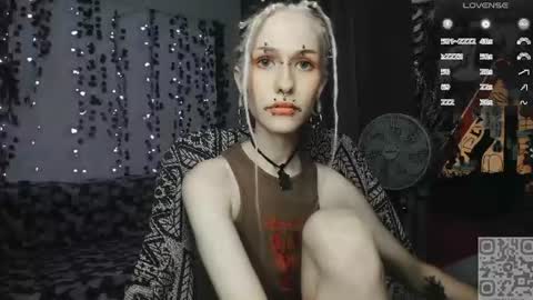 Snapshot of say_mary chatting on 23, 7, 2026 pronoun she. name Mary. age 21. online show from 23, 7, 2026