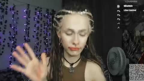 Snapshot of say_mary chatting on 26, 7, 2026 pronoun she. name Mary. age 21. online show from 26, 7, 2026