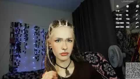 Snapshot of say_mary chatting on 27, 7, 2026 pronoun she. name Mary. age 21. online show from 27, 7, 2026